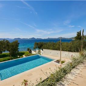 6 Bedroom Seafront Villa with Pool near Slano, Sleeps 12-14
